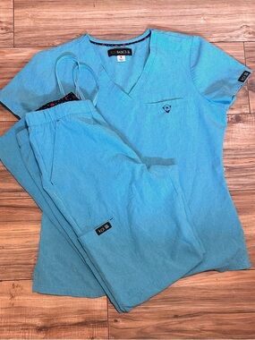 koi Basics Bright Teal Blue Scrub Set